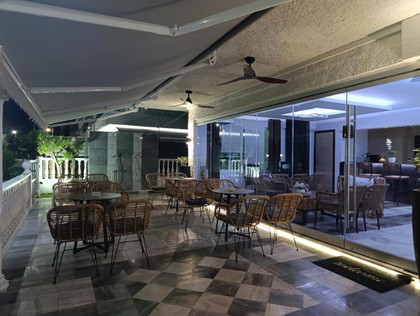 Hotel Kostas Olympiakí Aktí Exteriör bild