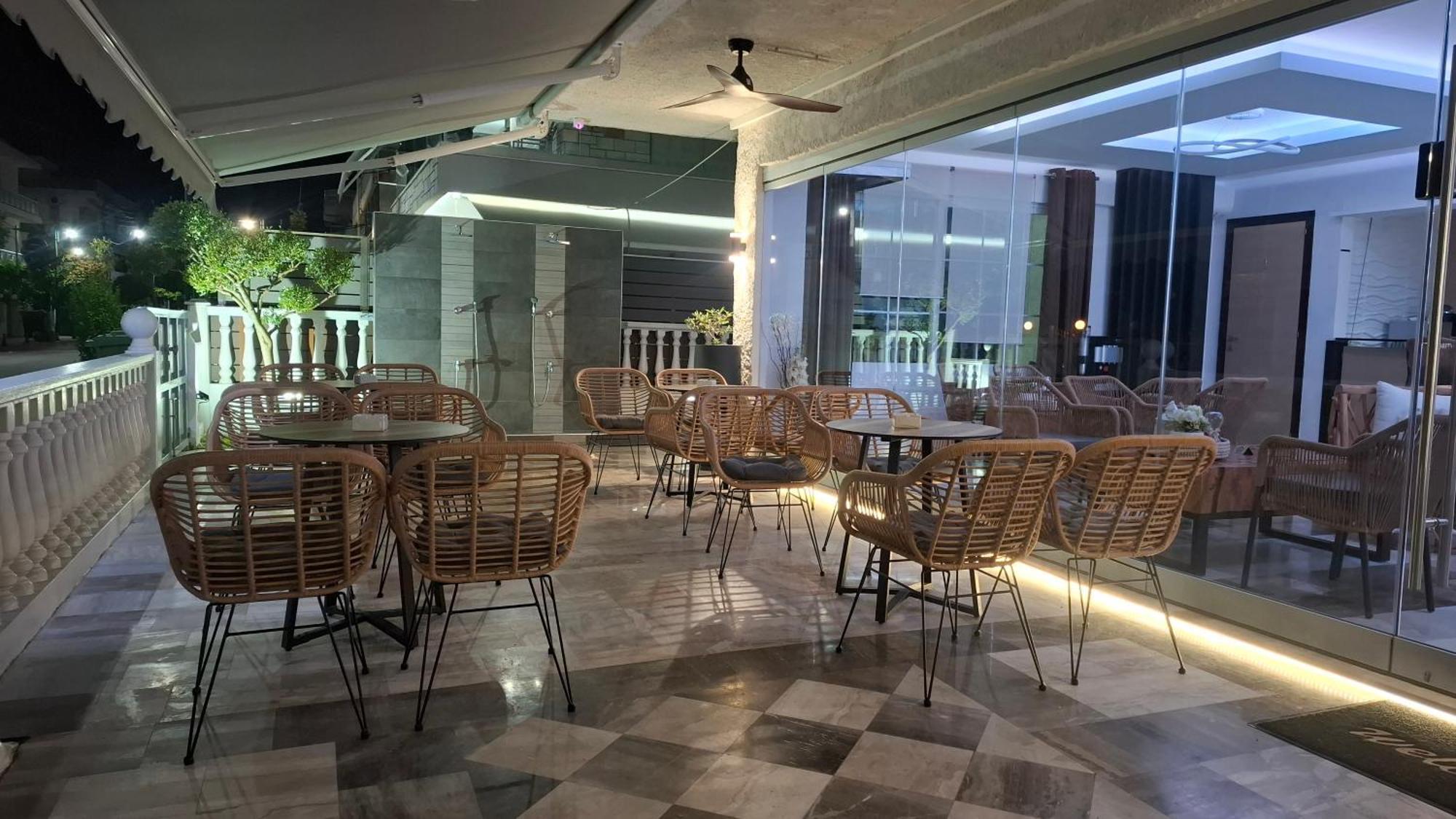Hotel Kostas Olympiakí Aktí Exteriör bild