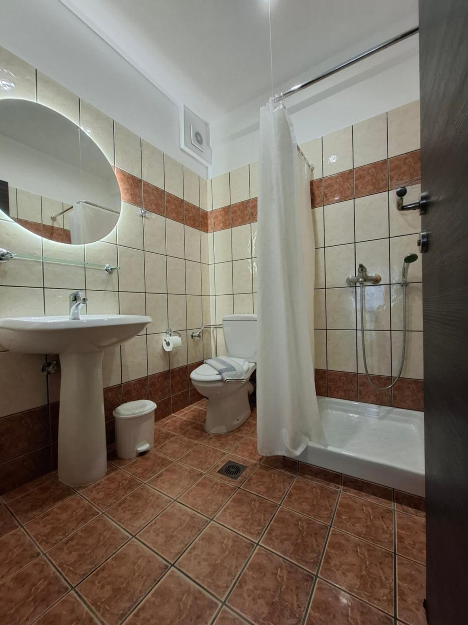 Hotel Kostas Olympiakí Aktí Exteriör bild