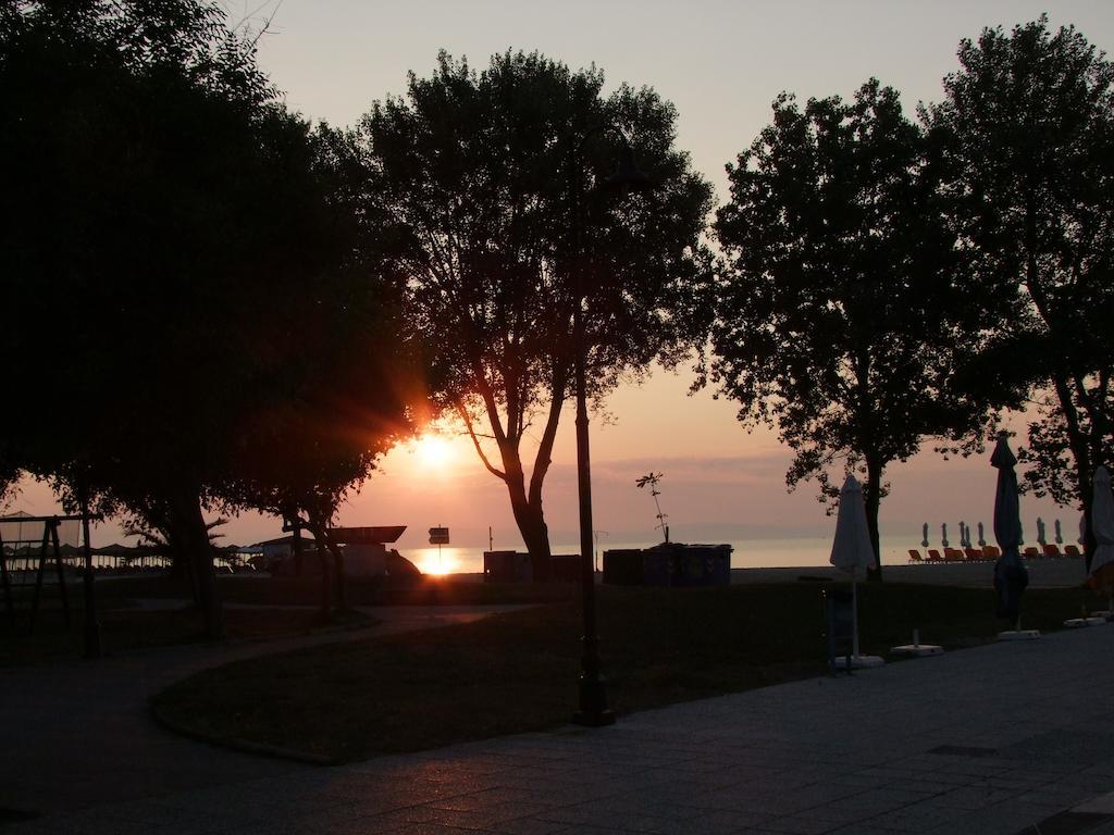 Hotel Kostas Olympiakí Aktí Exteriör bild